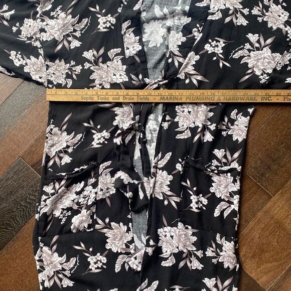 Spiritual Gangster Maya tie front Kimono robe black white one size - Picture 9 of 10
